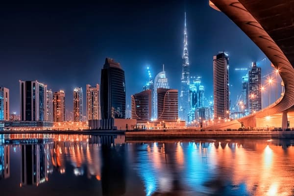 Dynamic Façade Lighting Skyscraper LED Installation: Landmark 81's LED Transformation